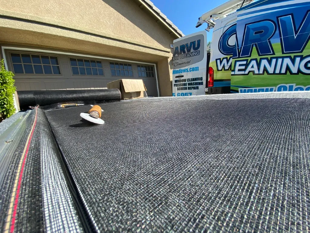 Finished aluminum screen frame with metal corner reinforcement